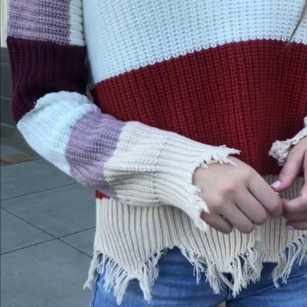 🛍 Distressed Colorblock Sweater - Picture 2 of 7